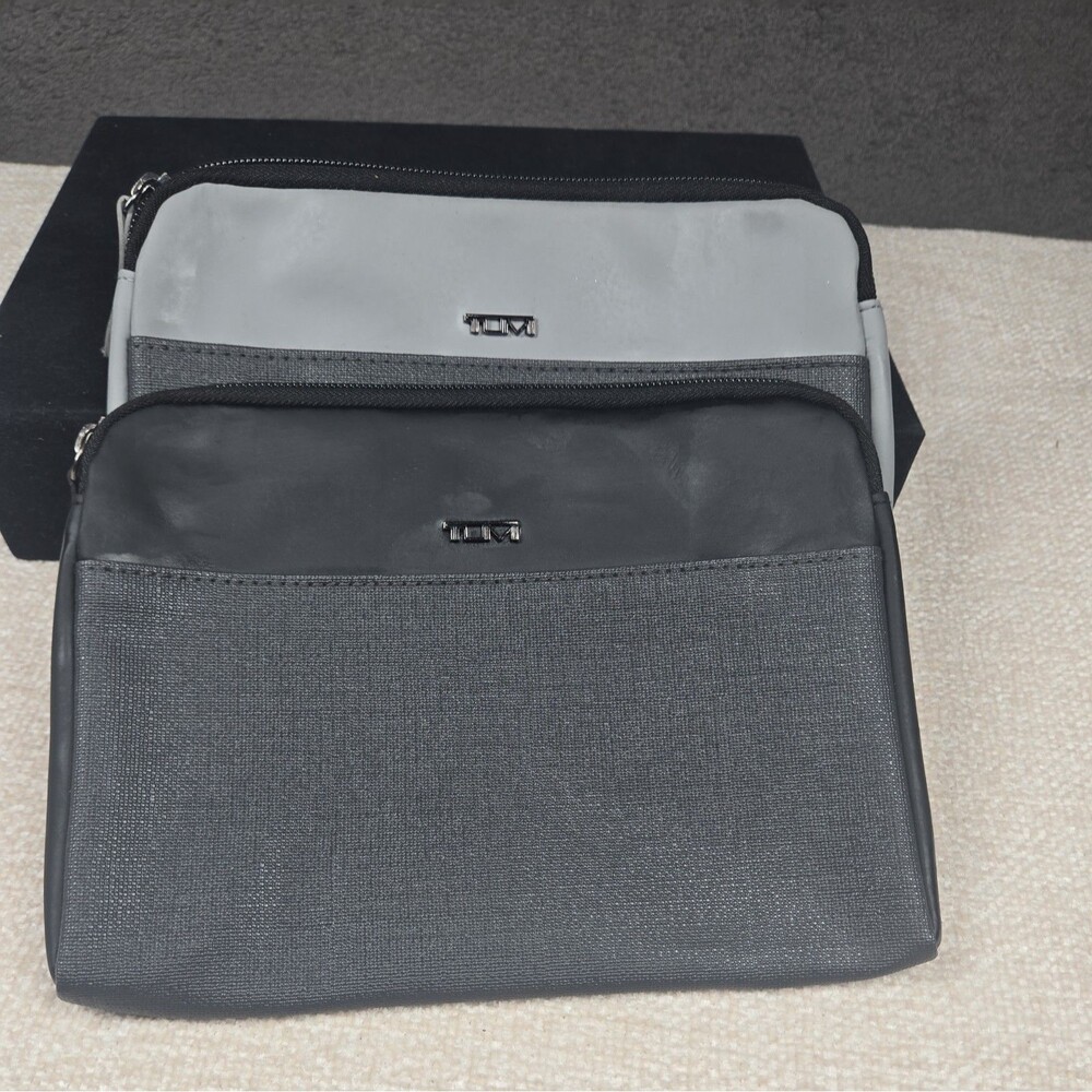 Tumi For Delta Soft Zippered Travel Toiletry Pouch Case 2  Grey Two Tone Eyemask